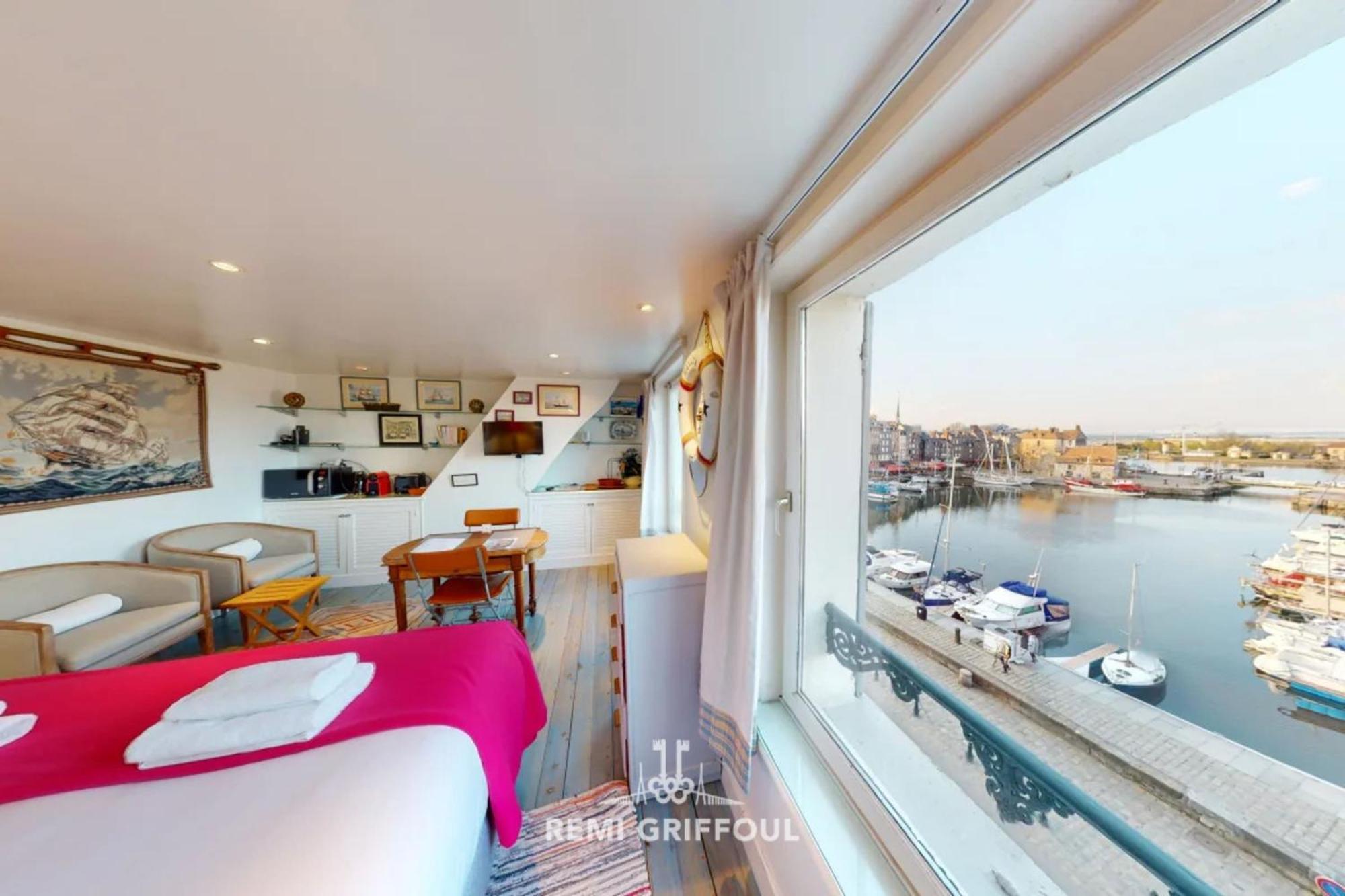 Racing The Wind Breathtaking Port View 2 Pers Apartment Онфльор Екстериор снимка